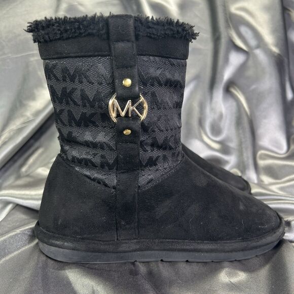 Michael Kors Yancy Faux Fur Boots Booties Girls 13 Black / Gold MK Logo Winter - Picture 3 of 14